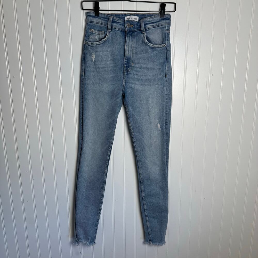 Zara High-Rise Light Wash Skinny Denim Jeans Distressed Hem Women’s Size 4
